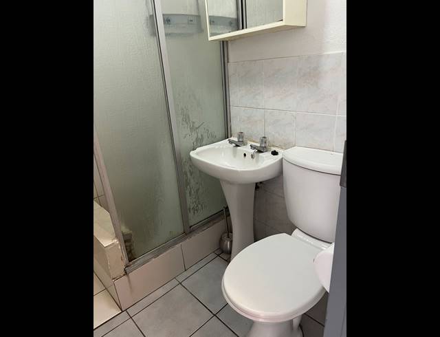 1 BEDROOM APARTMENT FOR SALE IN ESSENWOOD